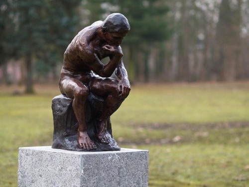 Бронзовая статуя ZELENA Мыслитель Родена В60