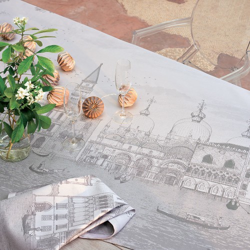 Скатертина на стіл Garnier-Thiebaut Венеціано сіра 174х254