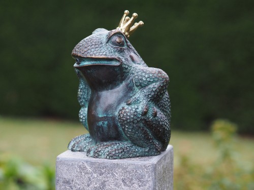 Бронзова статуетка ZELENA Жабеня в короні В7