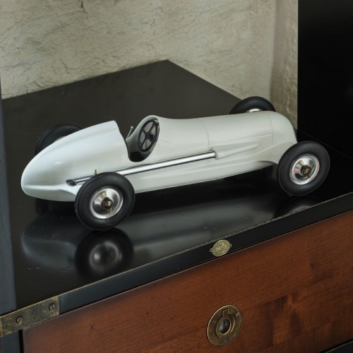 Модель автомобіля Indianapolis Authentic Models білий