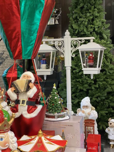 Новорічний декор EDG Санта на повітряній кулі з акордеоном В110