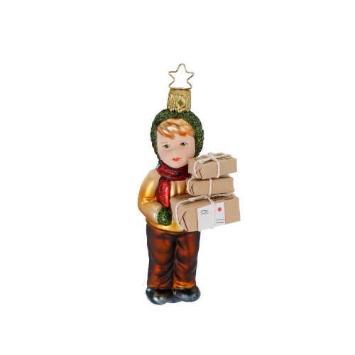 Ялинкова іграшка Inge Glas Хлопчик із різдвяними посилками В12