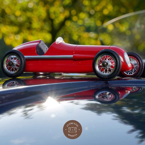 Модель автомобіля Authentic Models Red Racer Д31