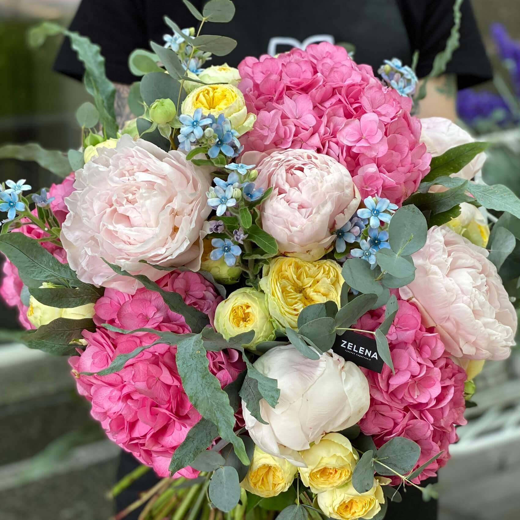Порадуйте маму букетом ZELENA flowers