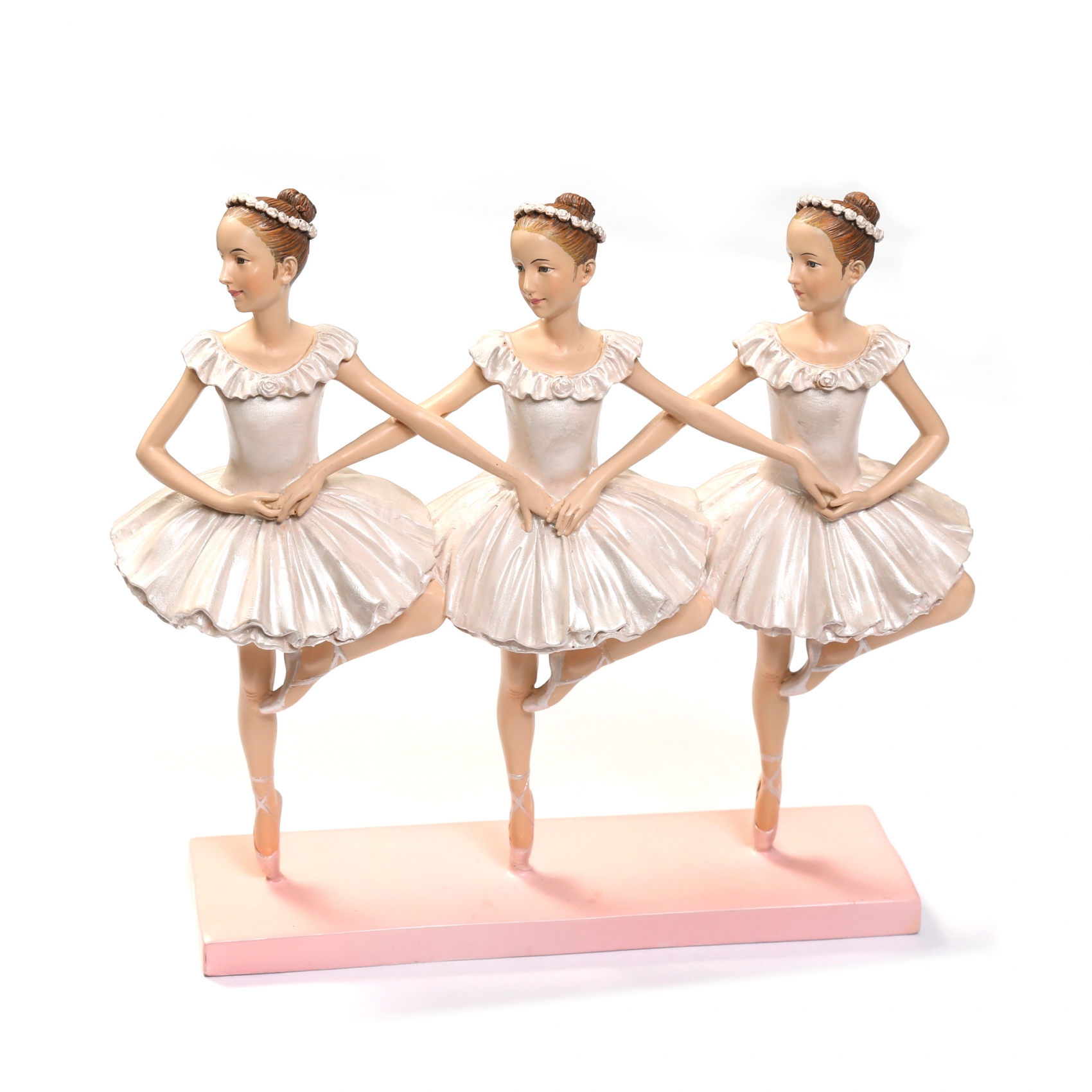 Фарфоровые балерины - дорогое удовольствие. Но насколько же они красивы.
