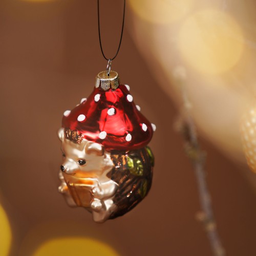 Елочная игрушка Inge Glas Ежик с книгой и мухомором В8