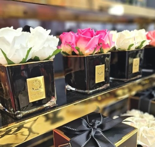 Аромадифузор Cote Noire Flower 4 троянди пурпурові в квадратній чорній вазі золото